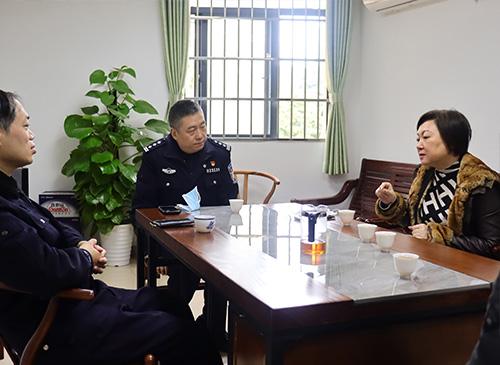 加强党建共建，亲昵警企关系